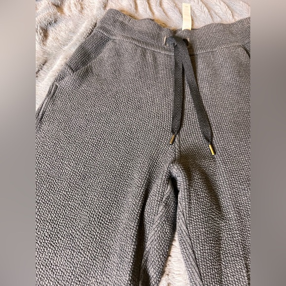 Like new Lululemon HR ribbed joggers - Picture 6 of 9
